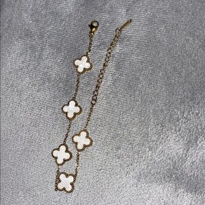 🔆2 for $6 🔆 Double sided gold and white clover bracelet